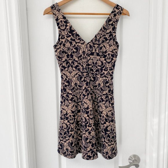 🛍 2 for $25! 🛍 Forever 21 - Damask Sleeveless Beige & Black Skater Dress - Picture 1 of 10